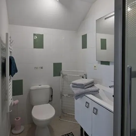 La Petite Escale: Parking Prive Et Petit Exterieur Apartment