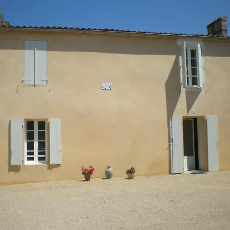 La Petite Escale: Parking Prive Et Petit Exterieur Apartment *