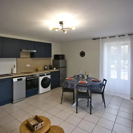 Apartment La Petite Escale: Parking Prive Et Petit Exterieur