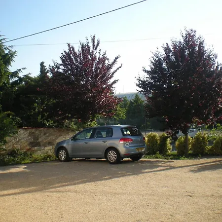 La Petite Escale: Parking Prive Et Petit Exterieur * La Rochelle (Charente-Maritime)