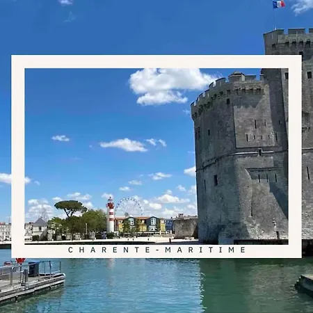 La Petite Escale: Parking Prive Et Petit Exterieur