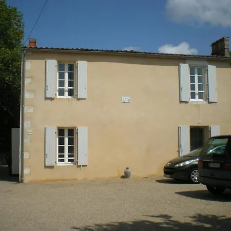 La Petite Escale: Parking Prive Et Petit Exterieur Appartement *