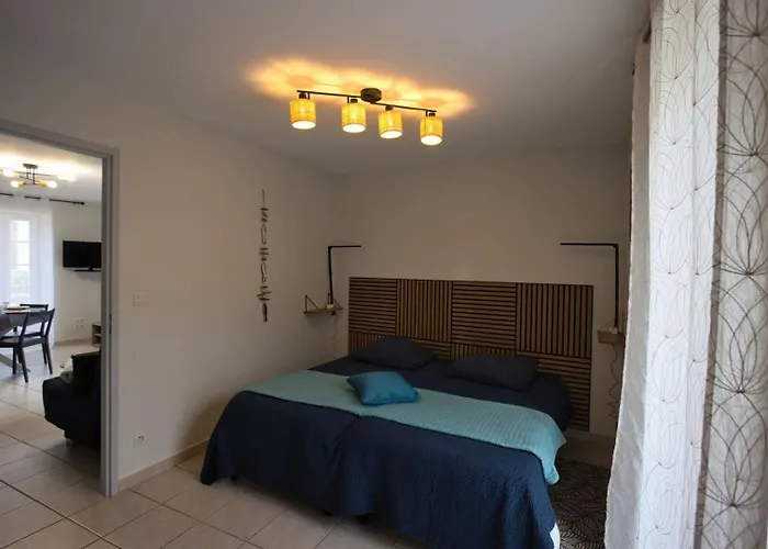 La Petite Escale: Parking Prive Et Petit Exterieur Appartement