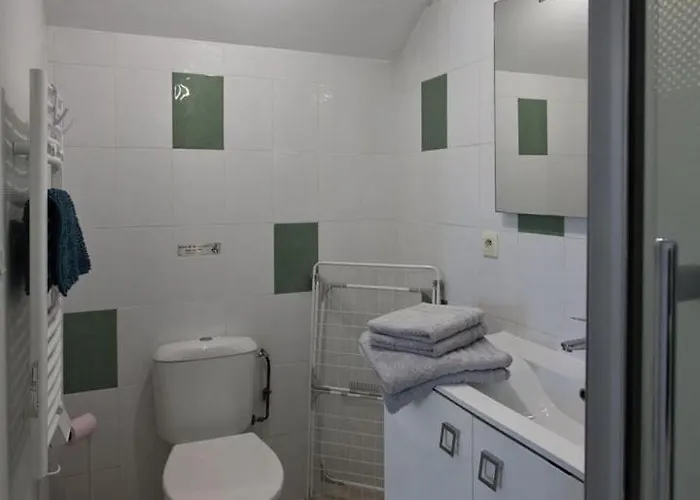 La Petite Escale: Parking Prive Et Petit Exterieur Appartement