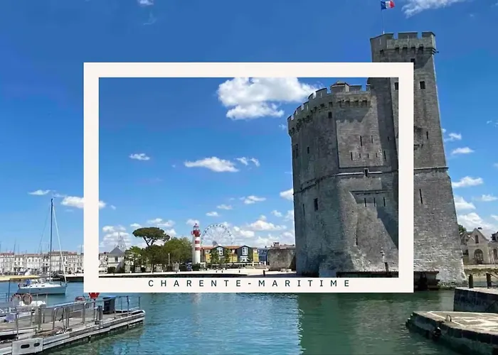 La Petite Escale: Parking Prive Et Petit Exterieur