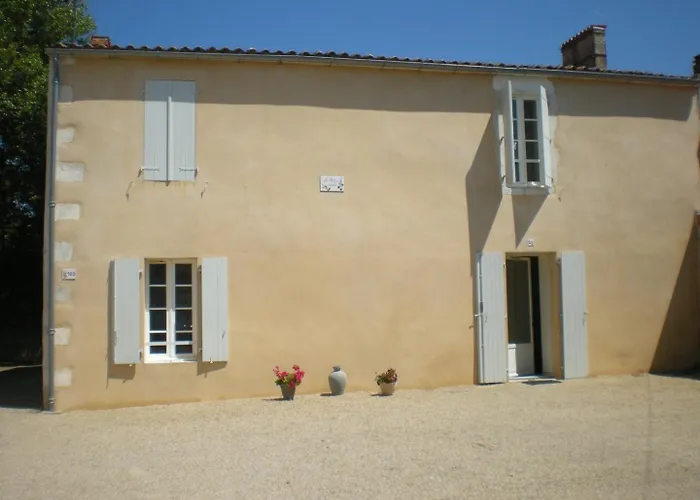 La Petite Escale: Parking Prive Et Petit Exterieur Apartamento *