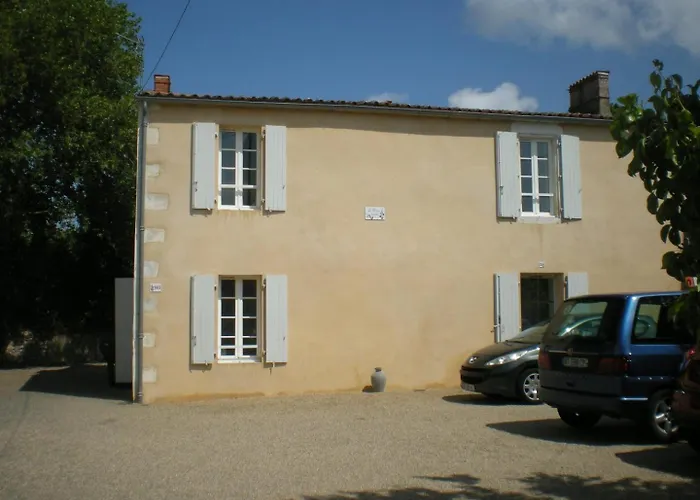 La Petite Escale: Parking Prive Et Petit Exterieur Appartement *